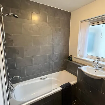 Conveniently Located, 2 Bedroom Modern