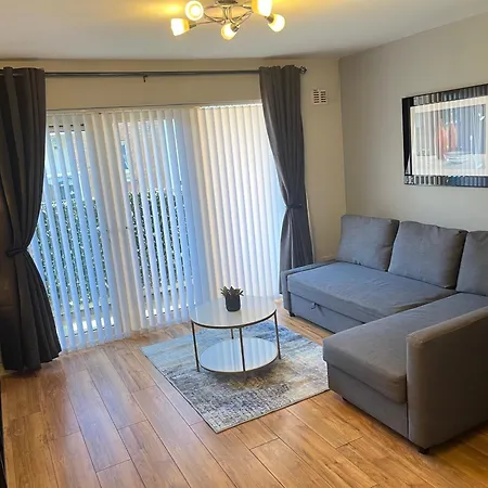 Conveniently Located, 2 Bedroom Modern Apartament *