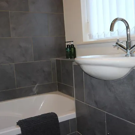 Conveniently Located, 2 Bedroom Modern *