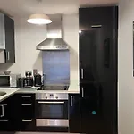 Conveniently Located, 2 Bedroom Modern 都柏林