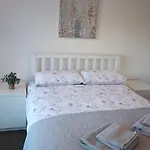 Conveniently Located, 2 Bedroom Modern * 都柏林