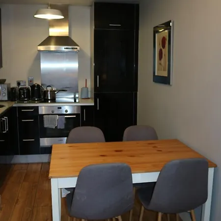 Conveniently Located, 2 Bedroom Modern *