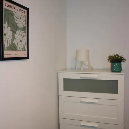 Conveniently Located, 2 Bedroom Modern *