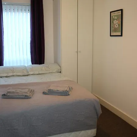 Conveniently Located, 2 Bedroom Modern Dublin