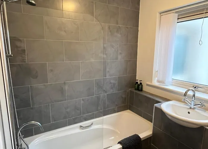 Conveniently Located, 2 Bedroom Modern