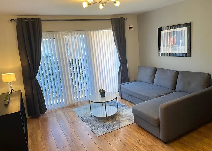 Conveniently Located, 2 Bedroom Modern Апартаменты *