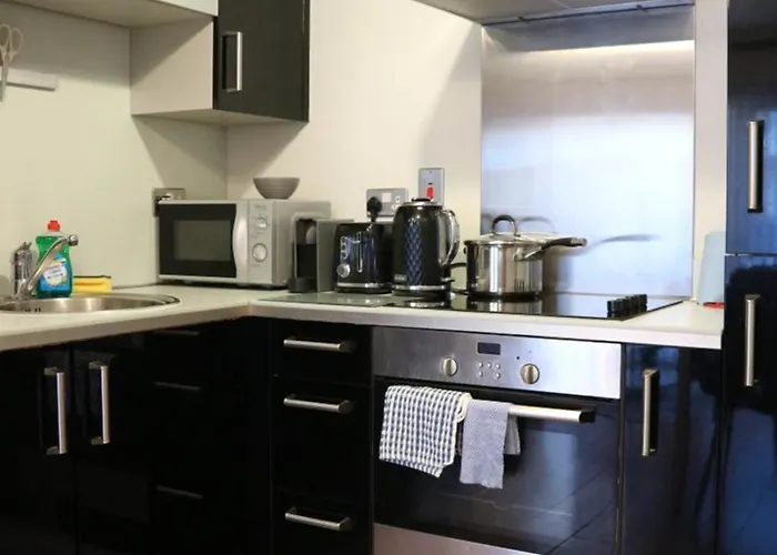 Conveniently Located, 2 Bedroom Modern Апартаменты