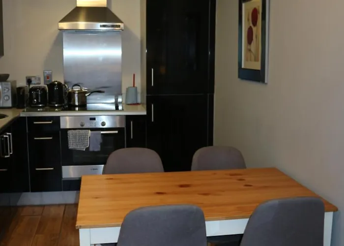 Conveniently Located, 2 Bedroom Modern *