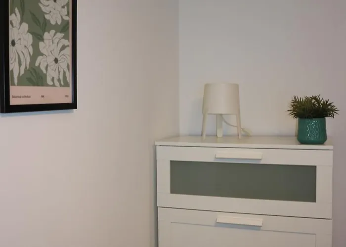 Conveniently Located, 2 Bedroom Modern *