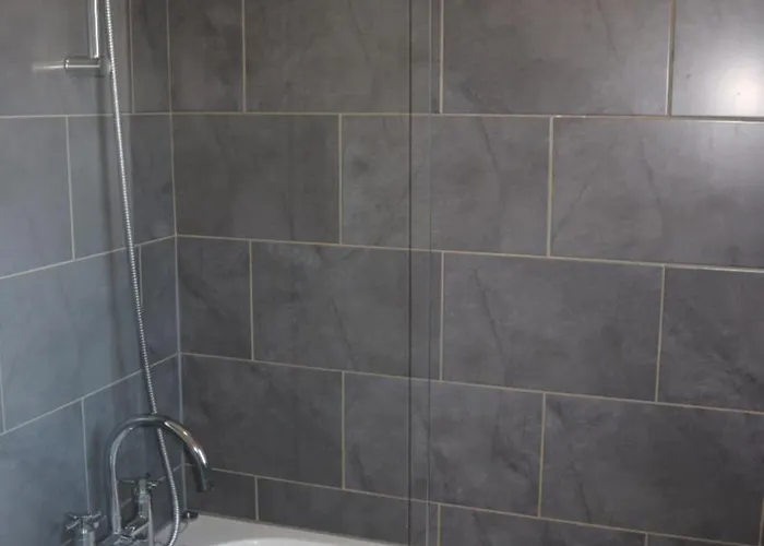 Апартаменты Conveniently Located, 2 Bedroom Modern