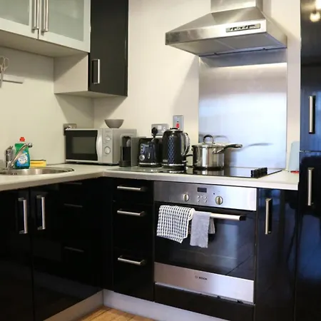 Conveniently Located, 2 Bedroom Modern Lägenhet