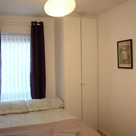 Conveniently Located, 2 Bedroom Modern * Dublin